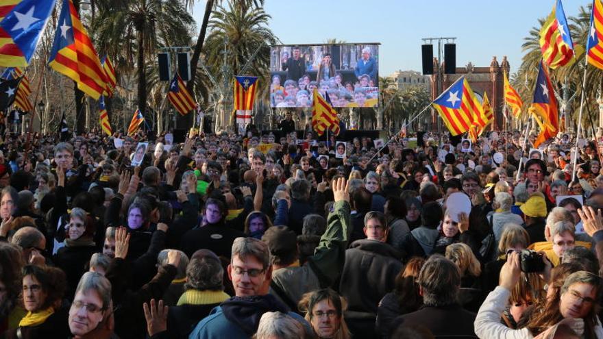 L&#039;ANC mobilitza milers de persones tot i l&#039;ajornament del ple d&#039;investidura