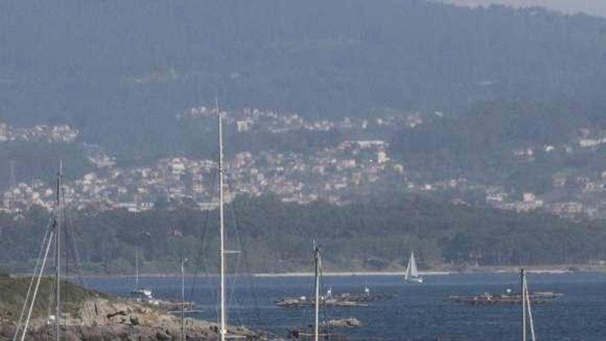 Barcos en la ensenada de Barra. // Santos Álvarez