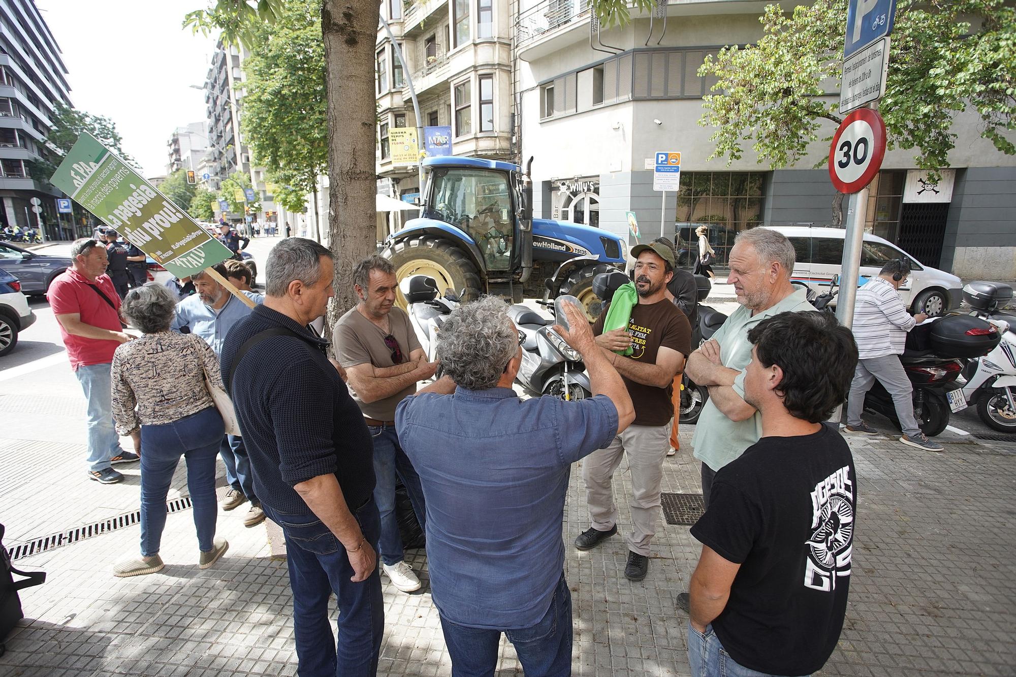 Els pagesos denuncien l'excés de burocràcia