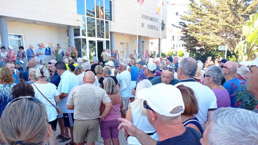 Los "independentistas" de Orihuela Costa intentan colar la segregación en las juntas de distrito