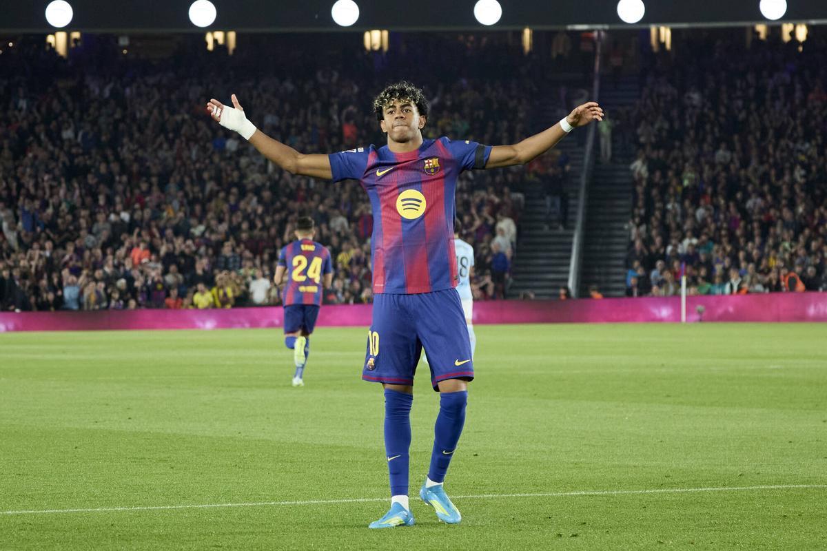 Lamine celebra.
