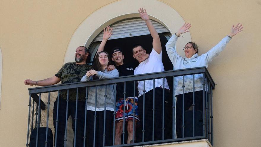 Animadores desde el balcón