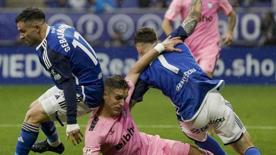 Oviedo y Eibar dejan todo pendiente para el partido de vuelta en Ipurúa