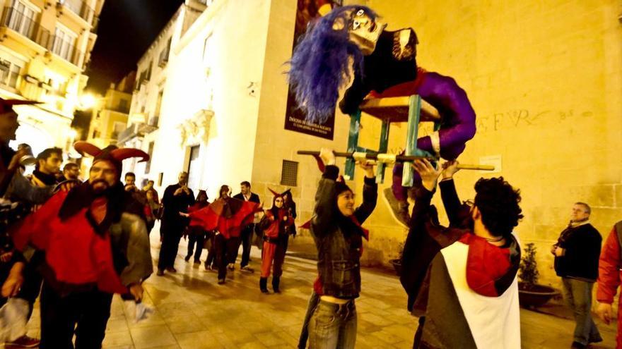 Manteo del pelele dentro del Carnaval de Alicante