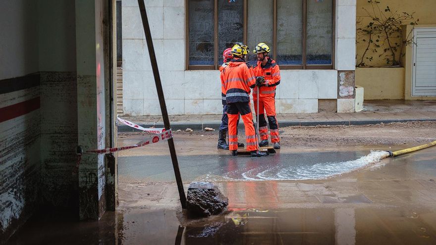 Calles inundadas en Santa Bàrbara (Tarragona) por el temporal de lluvia