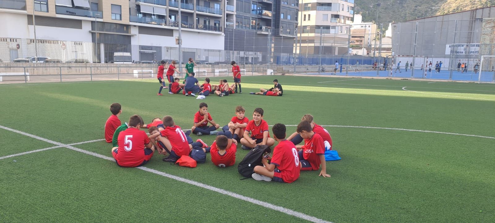 La "familia" de la UE Tavernes 2025-2026 se presenta en sociedad