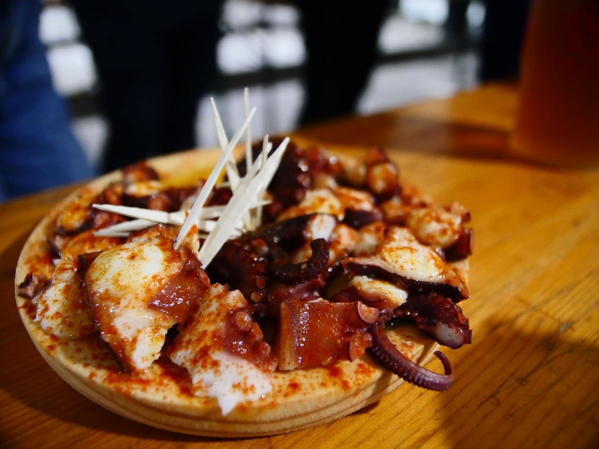 El pulpo "á feira" es siempre uno de los productos más vendidos.