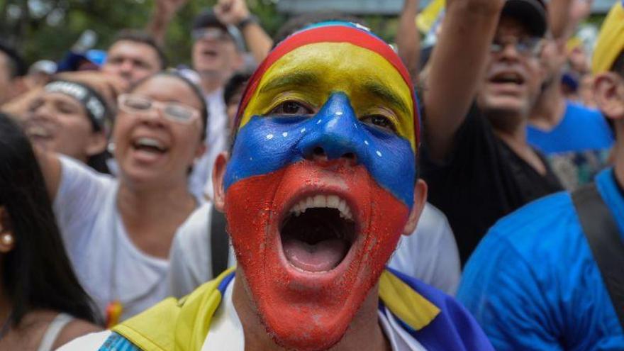 Una marea humana ocupa Caracas para exigir el referéndum para revocar a Maduro