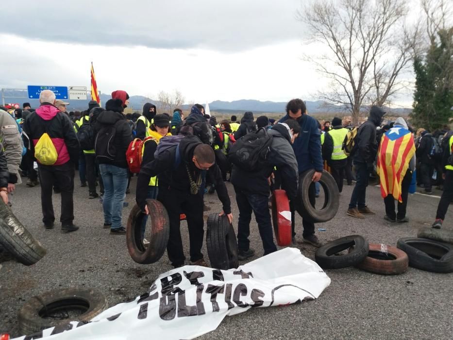 Els CDR tallen l'AP-7 a Figueres