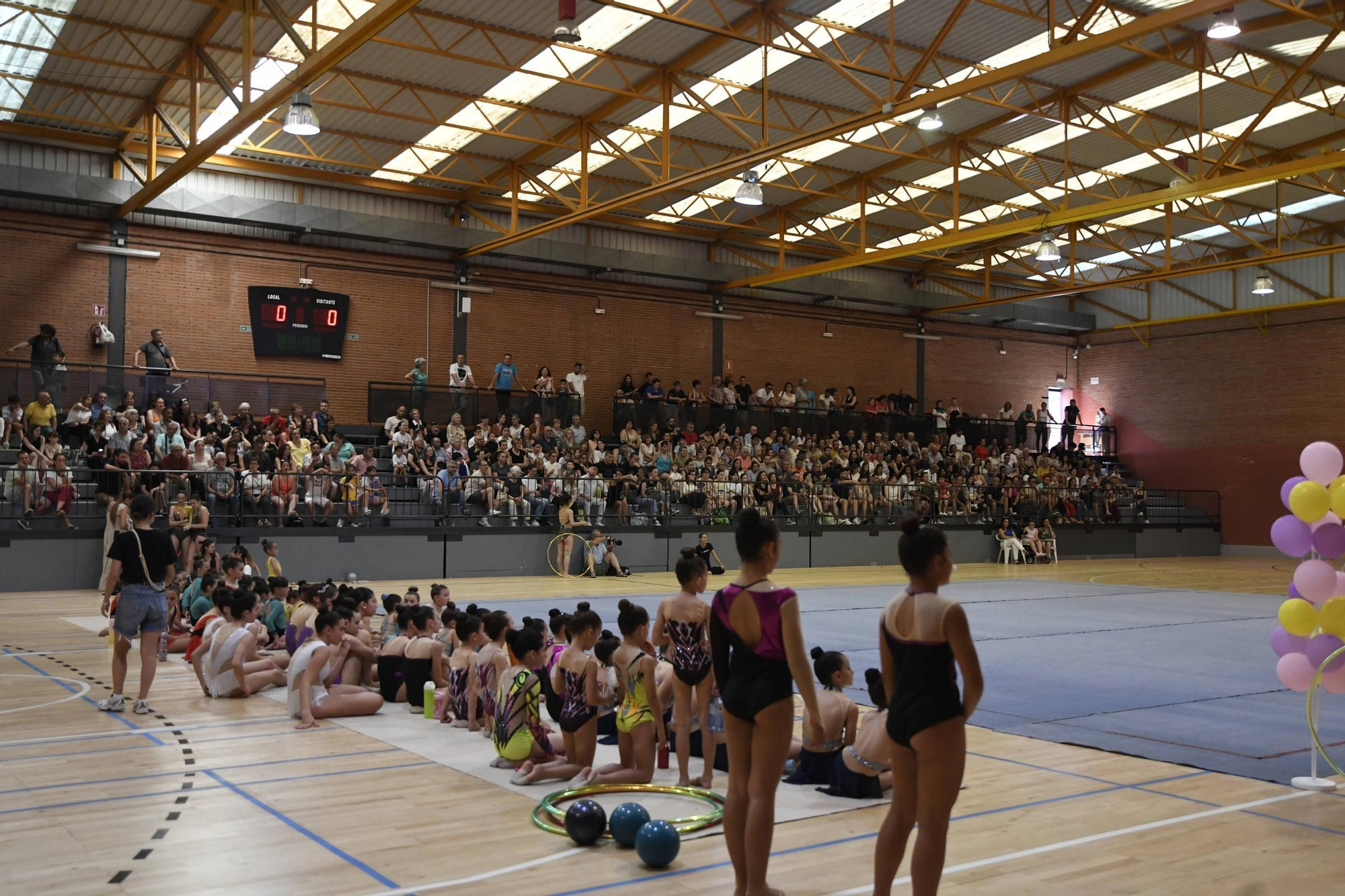 GALERÍA | Las gimnastas del Rítmica Mapecca exhiben su talento en el Manuel Camba