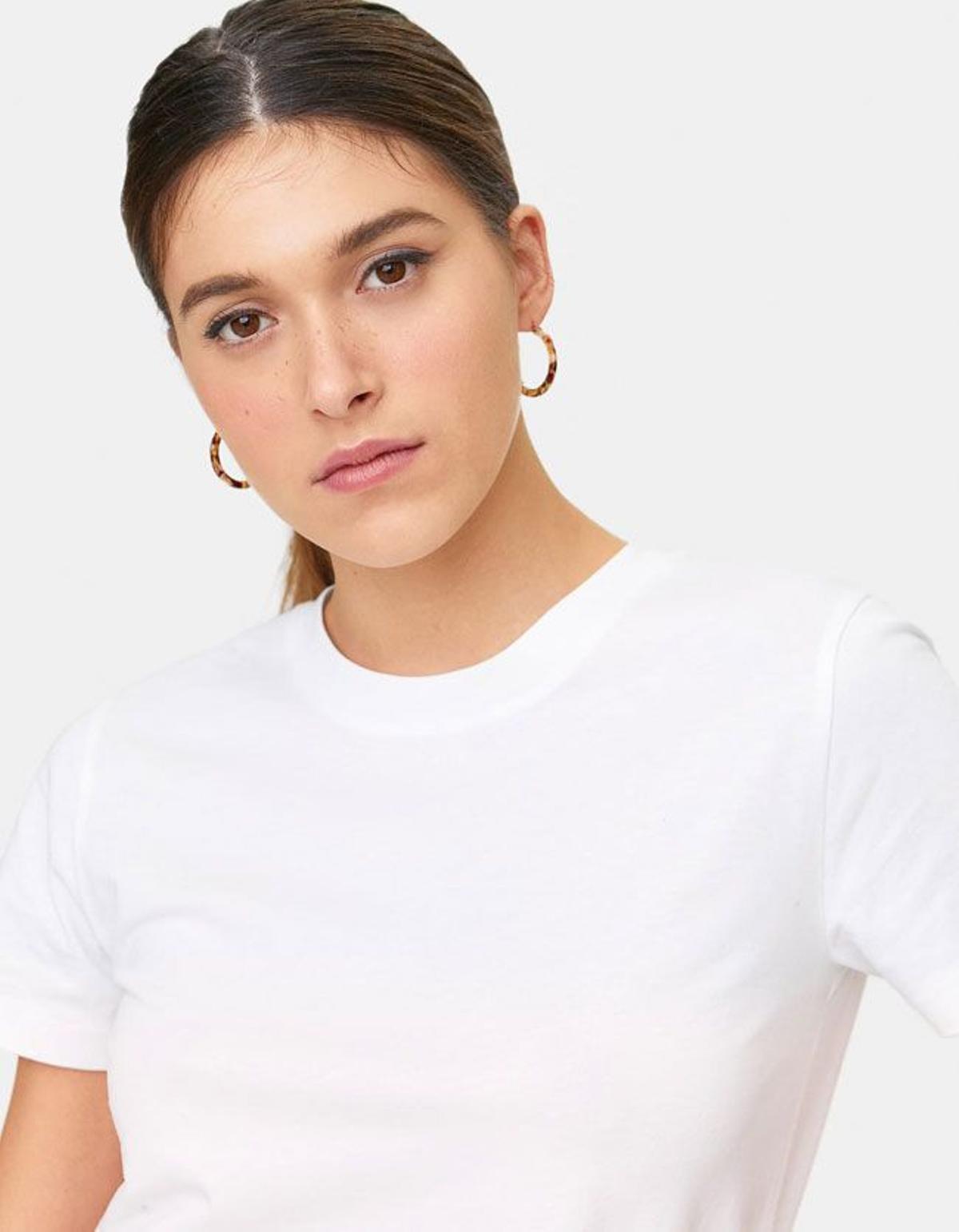 bestia Escandaloso Auckland La mejor camiseta básica blanca está en Stradivarius y puedes conseguirla  por menos de seis euros - Woman
