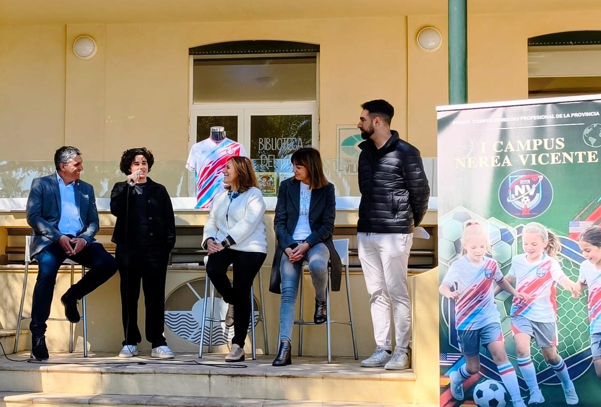 Presentación del campus en Benicàssim, con Nerea Vicente y las autoridades políticas de la localidad.