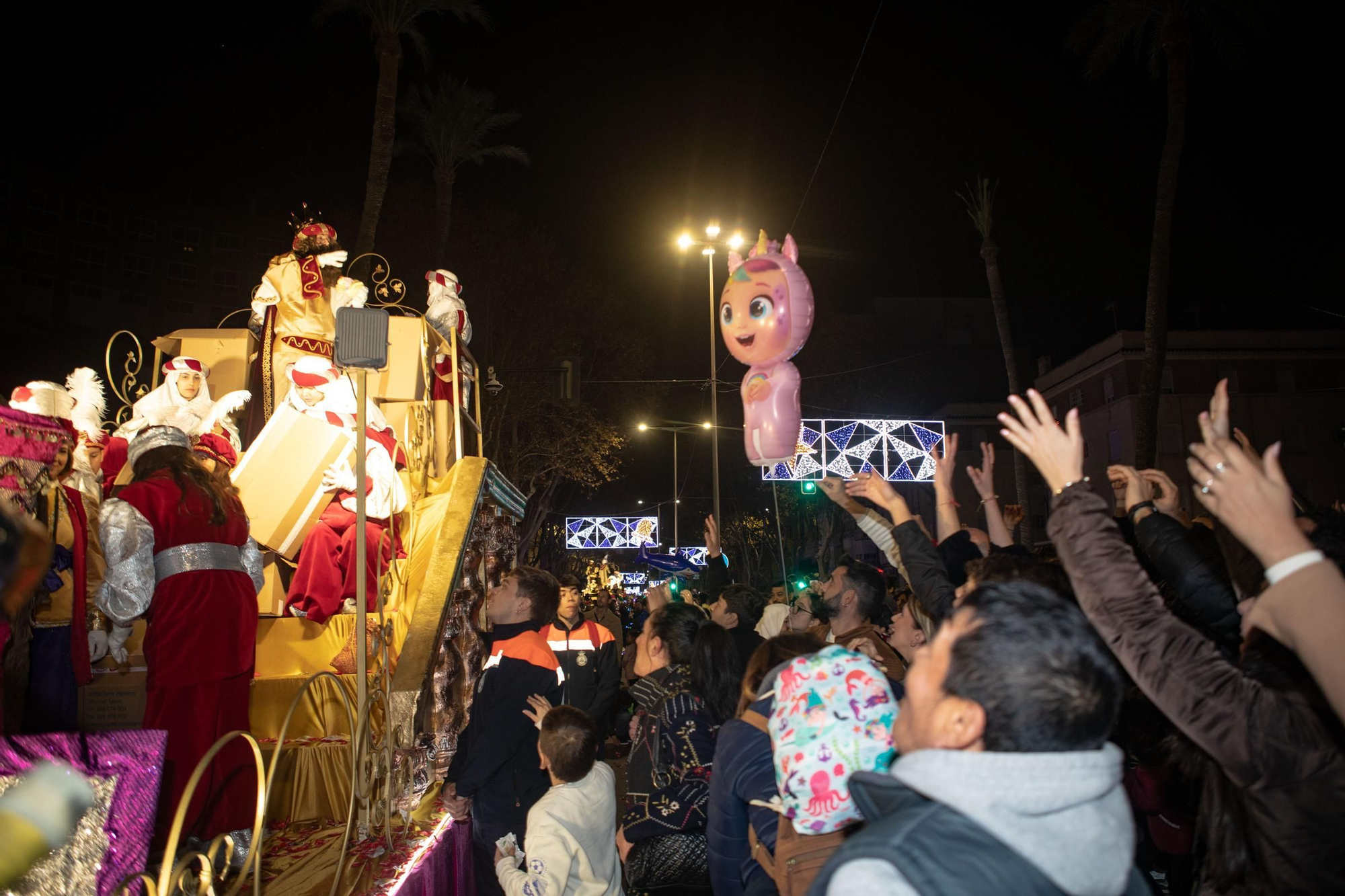 Los Reyes Magos emocionan en Cartagena