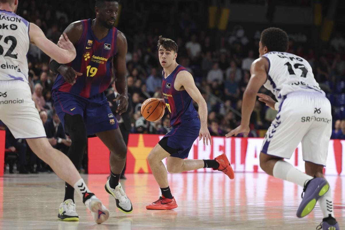 Juan Núñez dirige un ataque azulgrana ante el Surne Bilbao.