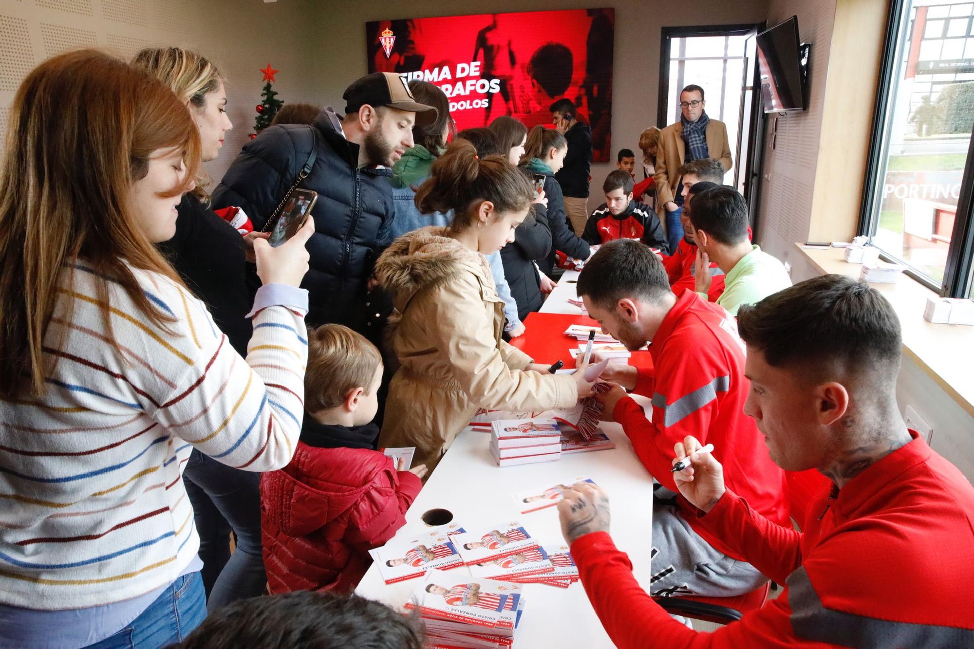 En imágenes: Así fue el encuentro entre aficionados y jugadores del Sporting