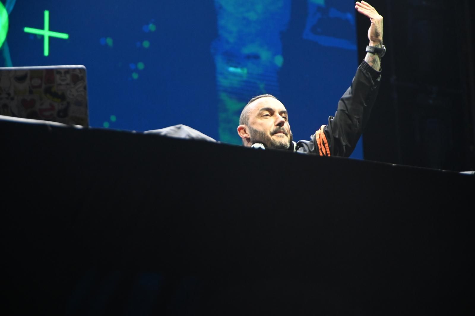 DJ Nano celebra sus 30 años en la música con baño de masas en Zaragoza