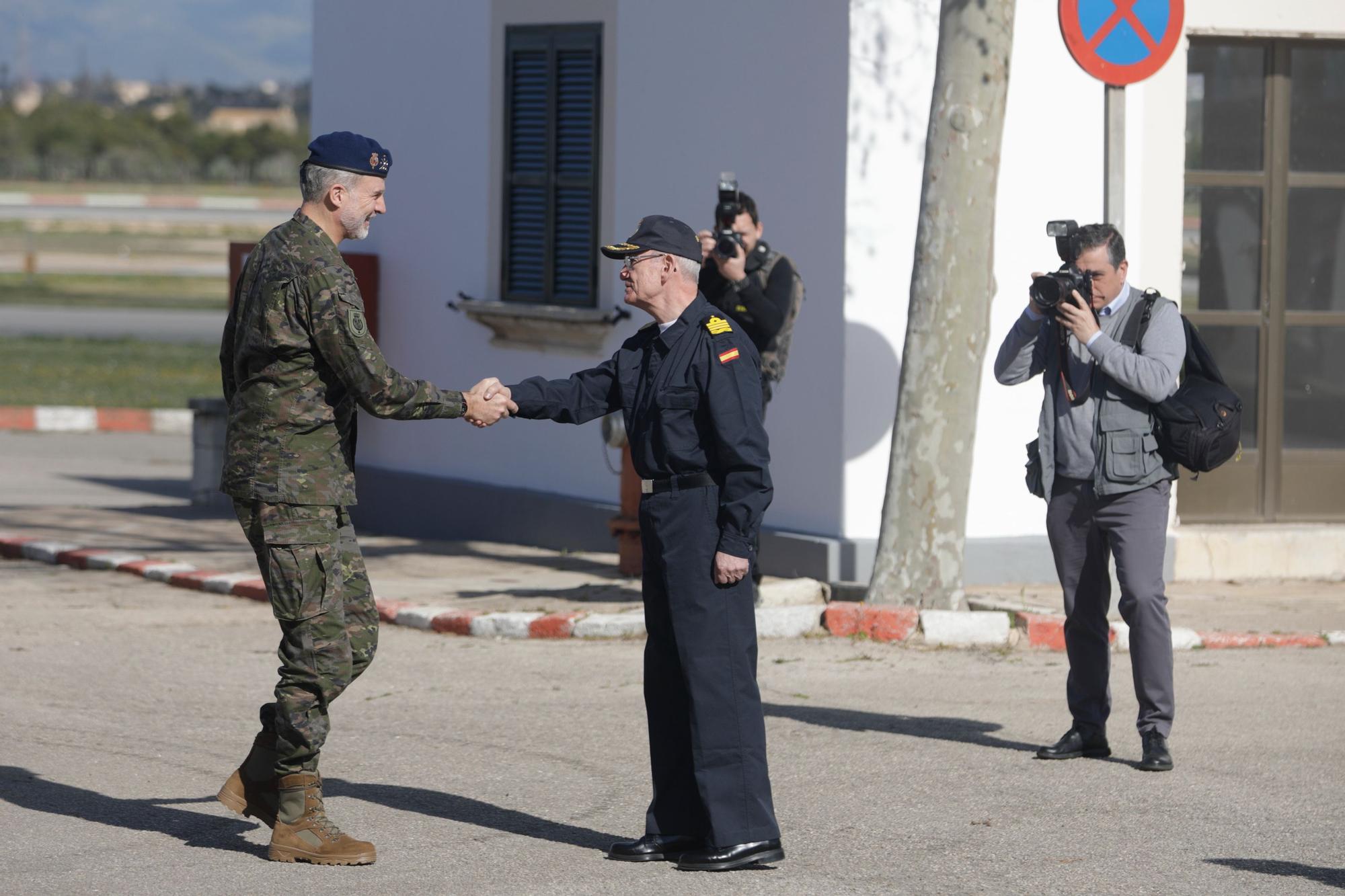 FOTOS | Rey Felipe supervisa unas prácticas militares que se celebran en Baleares