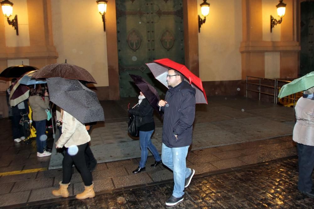 La lluvia obliga a suspender la procesión de la Piedad