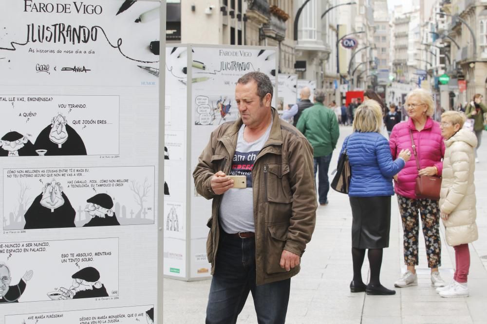 El público disfruta de la exposición de humorismo gráfico de FARO