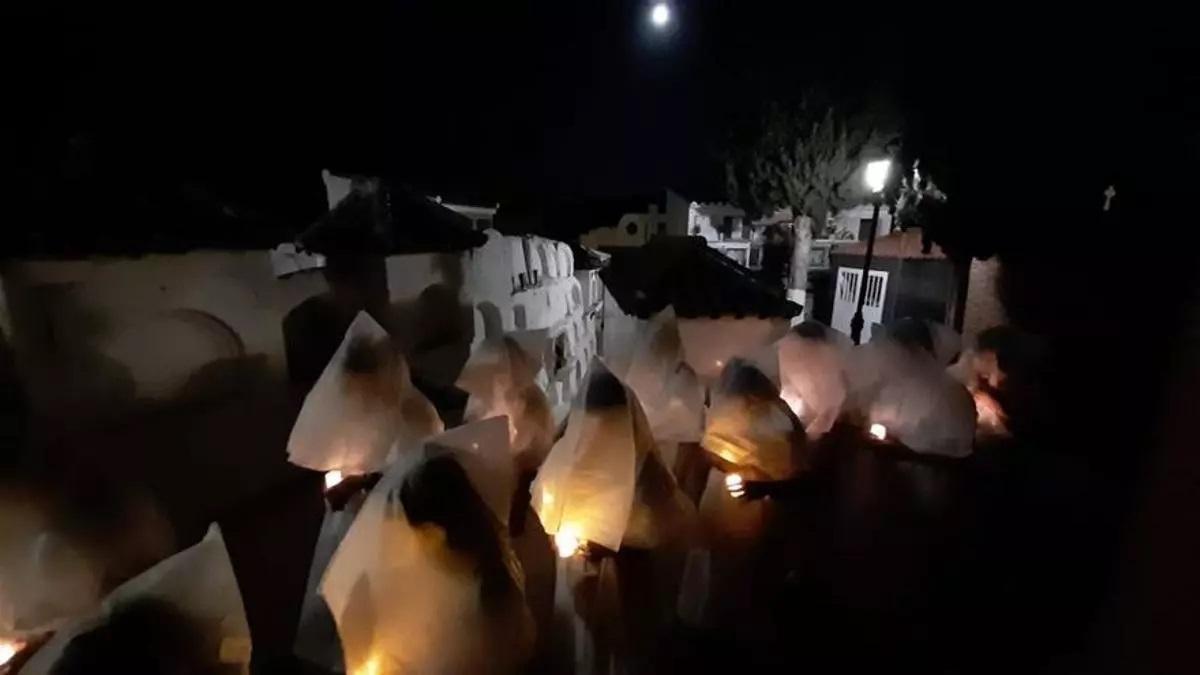 "Noche de ánimas" en el cementerio de El Borge