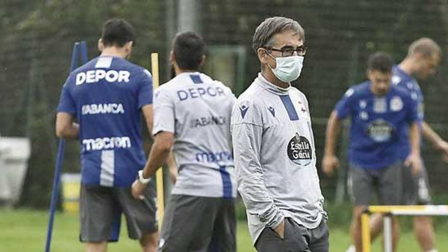 Fernando Vázquez, durante un entrenamiento en la ciudad deportiva.