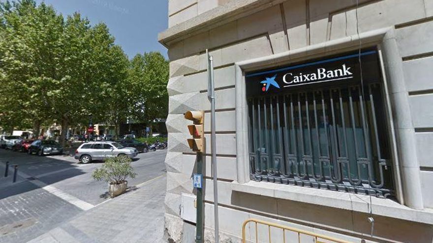 Caixabank i Bankia són presents a la plaça de la Palmera de Figueres.