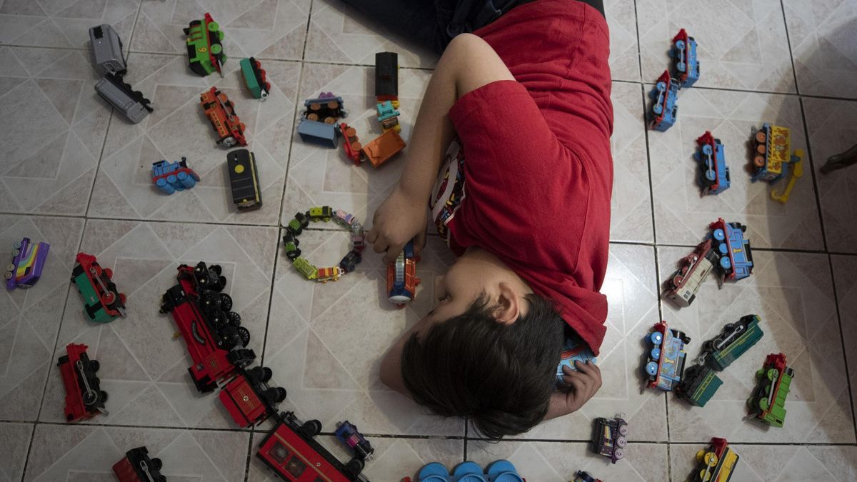 Un niño con autismo