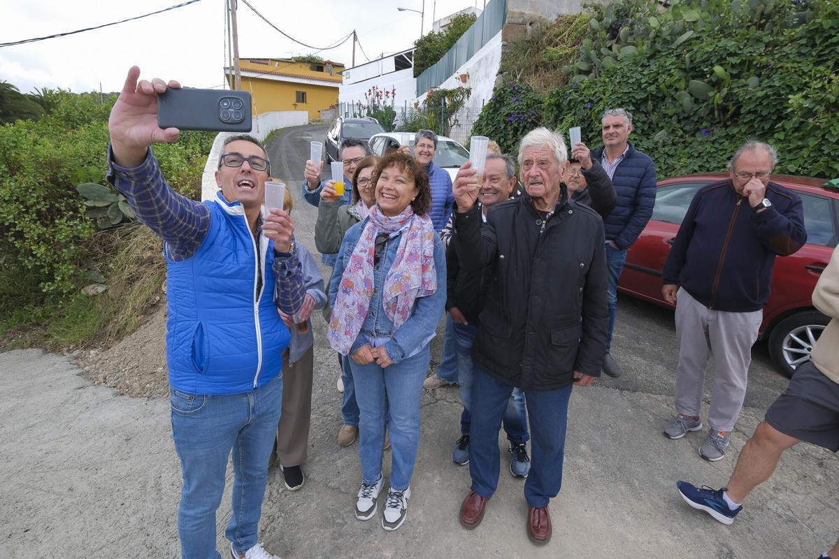 Vecinos de Laderas del Roque celebran que ya tienen alcantarillado después de 20 años