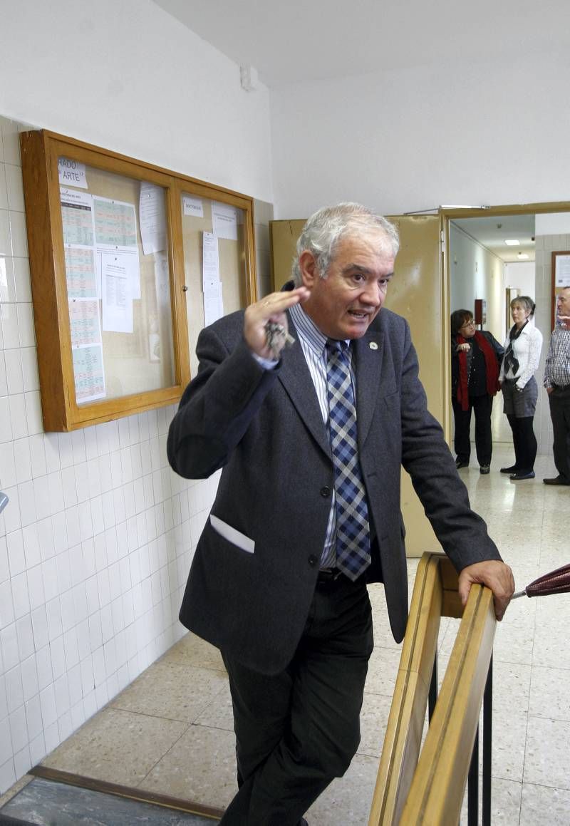 Fotogalerías del foco caído en un aula de la Facultada de Filosofía y Letras de Zaragoza