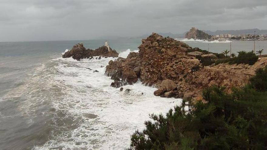 El tiempo en Murcia: El temporal causa estragos en los puertos de Águilas
