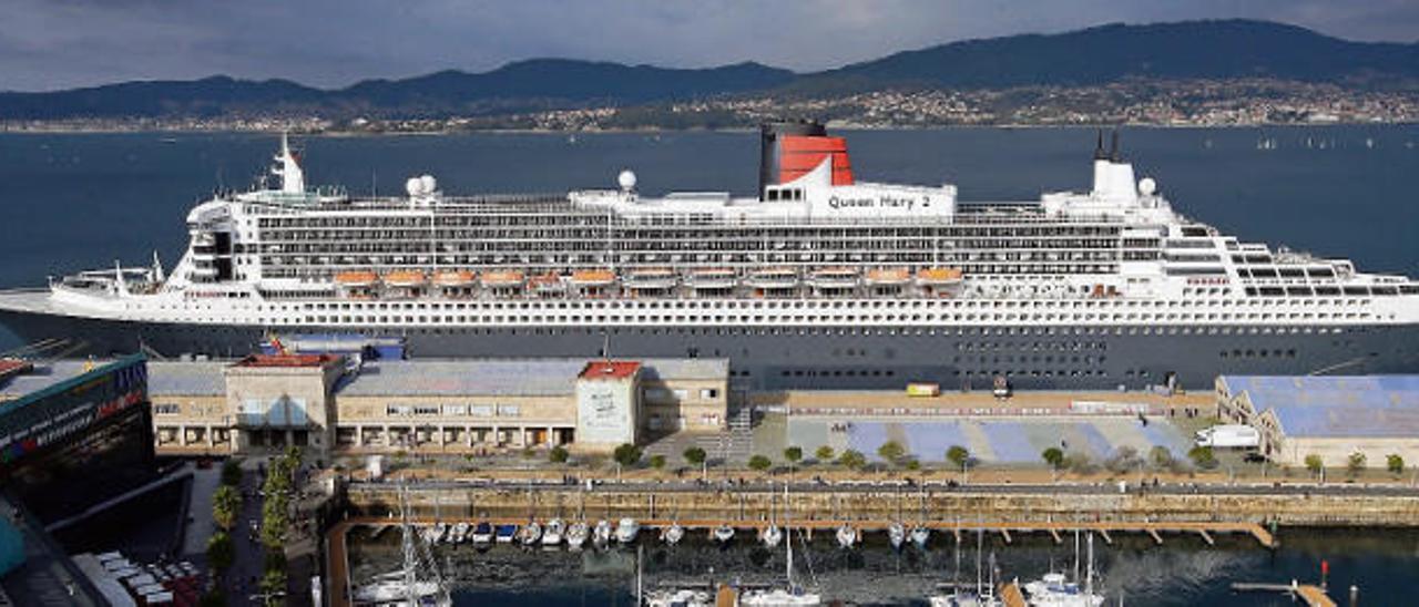 El &quot;Independence&quot; of te Seas&quot;, en su visita a Vigo en octubre de 2013. | José Lores