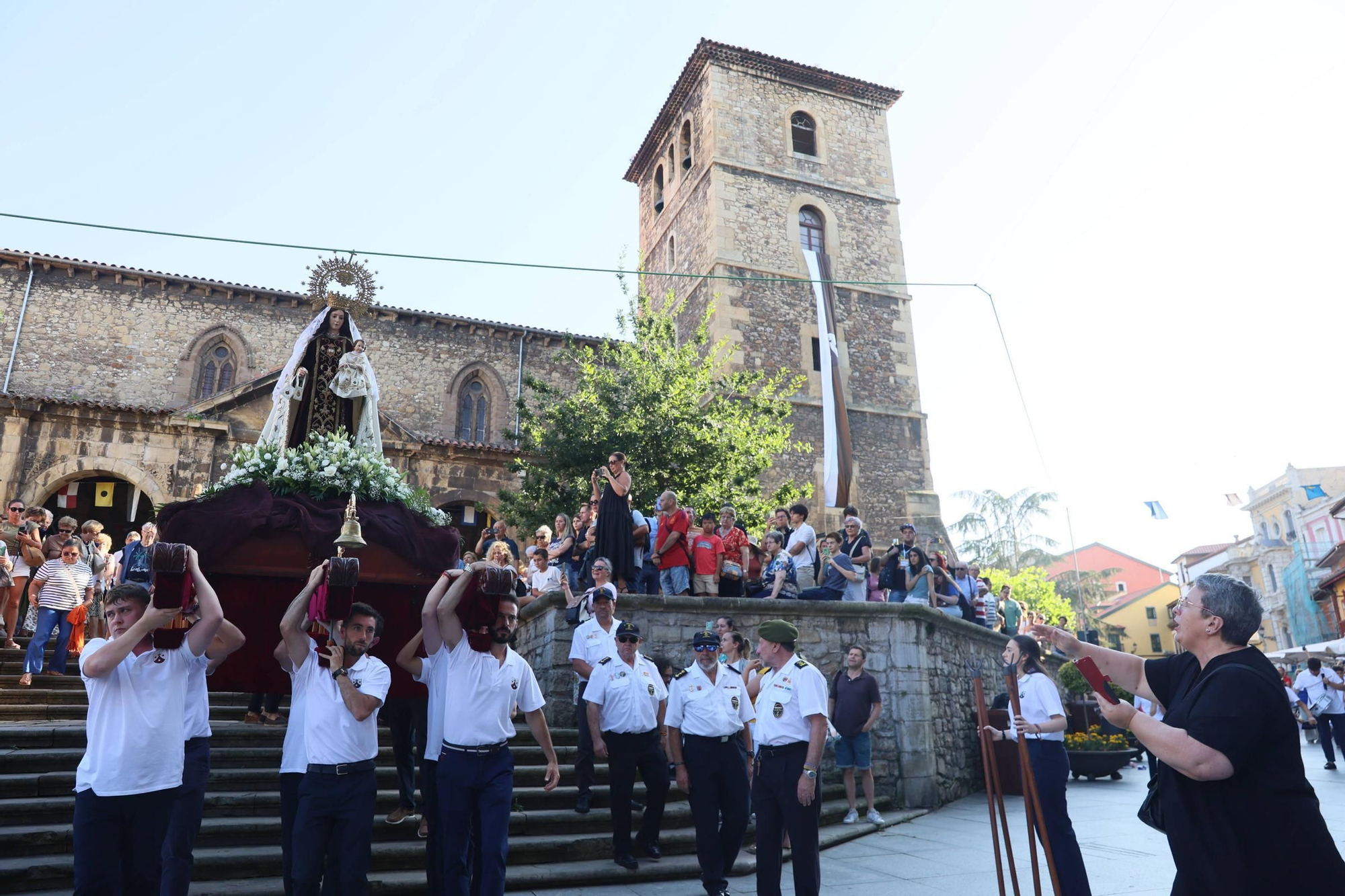 EN IMÁGENES: La procesión del Carmen en Avilés
