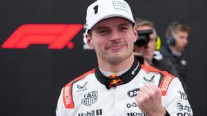 Max Verstappen celebrando su victoria en Suzuka