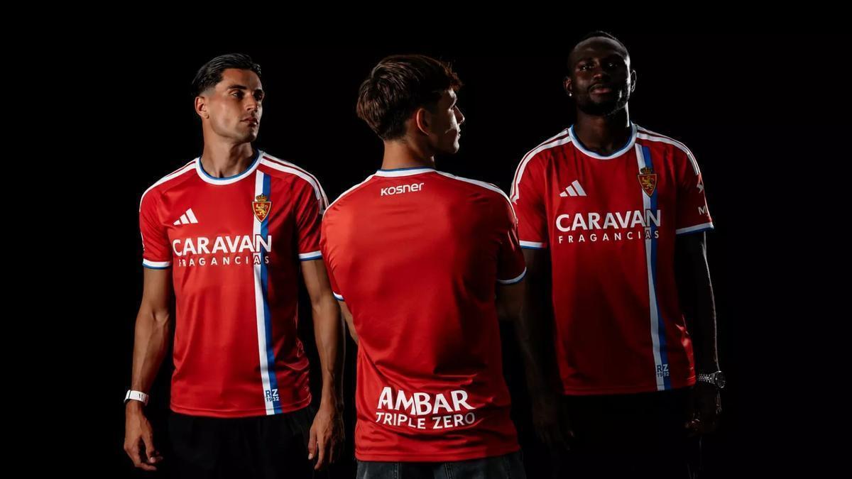 Pau Sans, Espiau y Ademo han sido los encargados de presentar la nueva camiseta del Real Zaragoza