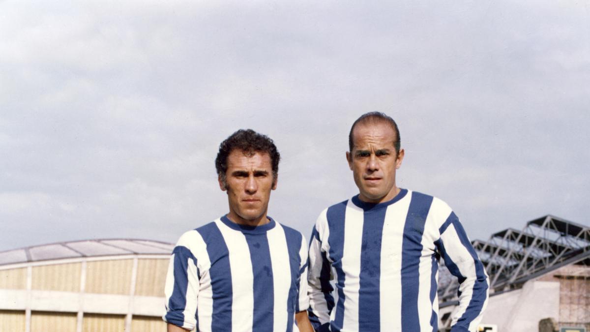 Amancio Amaro y Luis Suárez, en un partido de veteranos del Dépor en 1976.