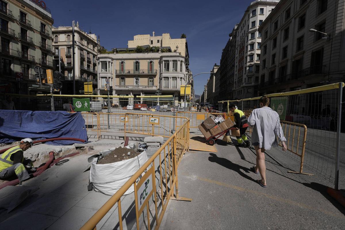Barcelona 21/05/2025 Imágenes de cómo está quedando la zona de Jaume I, alrededor del metro. Este mes terminan las obras de pavimentación en el marco de las obras de Via Laietana. Fotografía de Ferran Nadeu