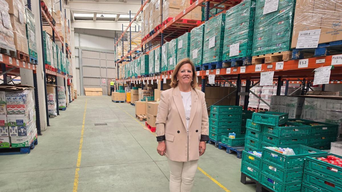 Josefa Cañadas, en la sede de la  Fundación Banco de Alimentos en Argame (Morcín)
