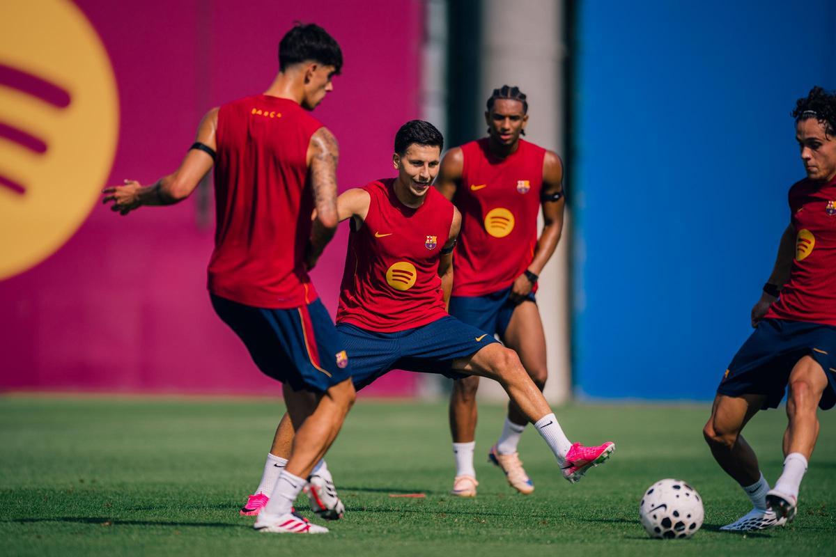 Las mejores imágenes del primer entrenamiento del FC Barcelona para preparar la temporada 2026/27
