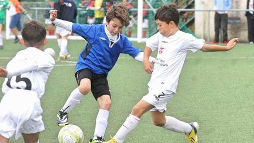 Una acción de un partido en el Javier Guimeráns de O Hío.