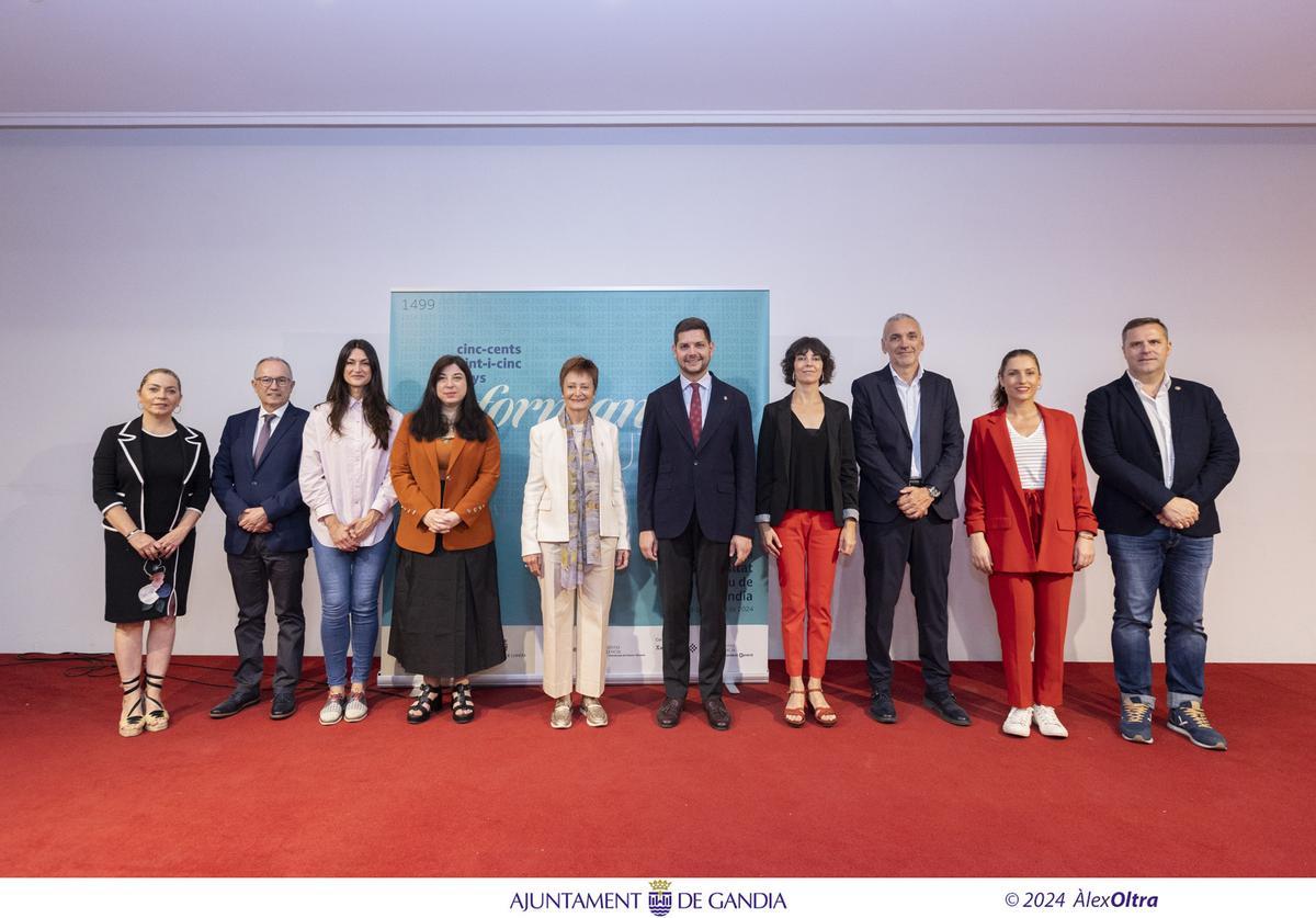 Las instituciones han acudido a la presentación de la programación