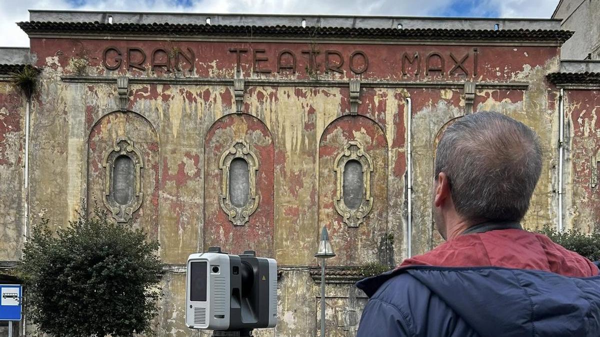 Trabajos durante la elaboración del proyecto para restaurar la fachda del Cine Maxi.