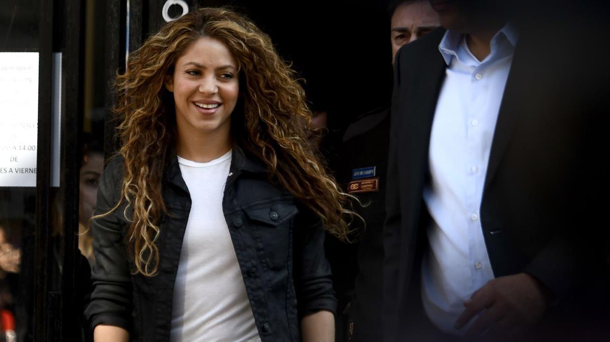 Colombian singer Shakira leaves a court in Madrid on March 27  2019  - A Madrid court will look into allegations that Colombian superstars Shakira and Carlos Vives plagiarised part of their hugely popular Grammy Latino-winner  La Bicicleta   (Photo by OSCAR DEL POZO   AFP)