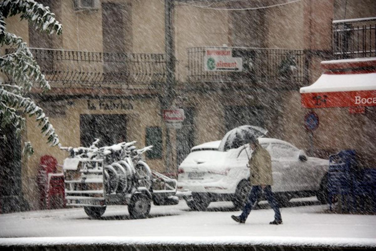 Població d’Horta de Sant Joan, fins on ha baixat la cota de neu.