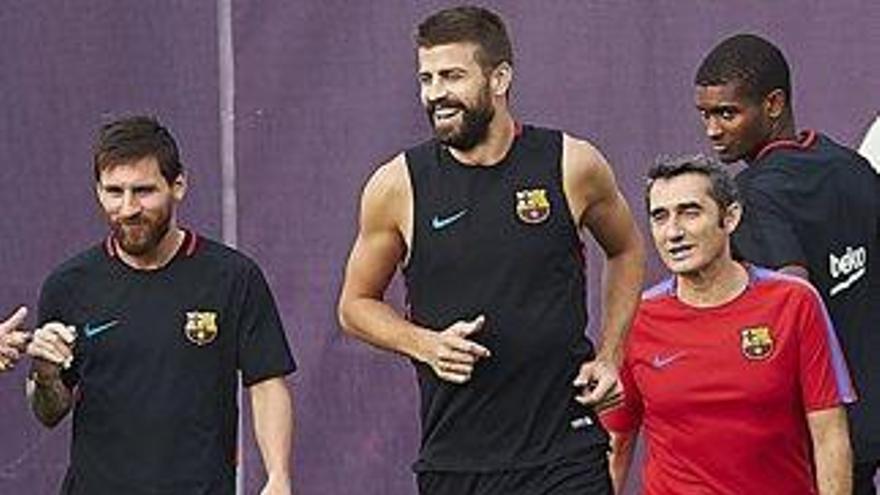 Messi, Piqué i Valverde, en una sessió d&#039;entrenament del Barça