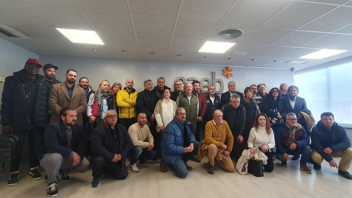 Representantes y empresarios de todos los sectores de la zona se reunieron ayer en la sede de la patronal CAEB.