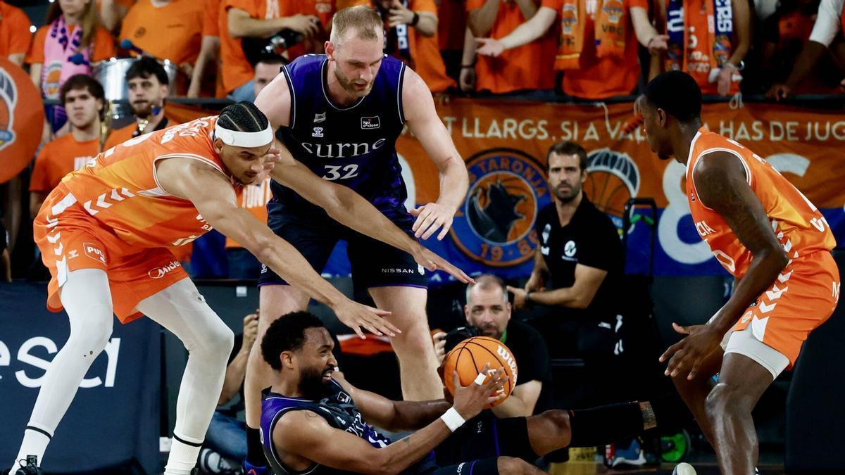Valencia Basket y Surne Bilbao Basket se miden esta noche en Miribilla