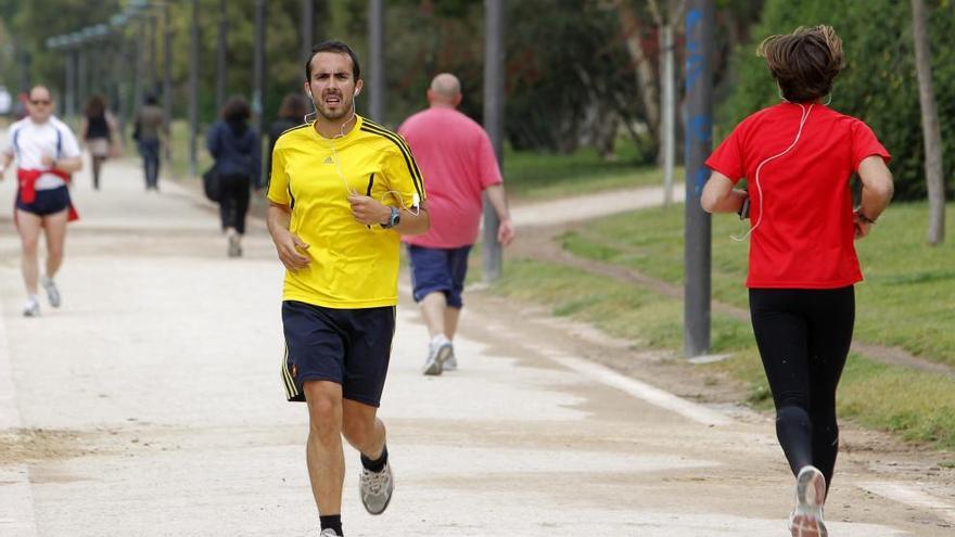 Existen diferencias entre caminar o correr.