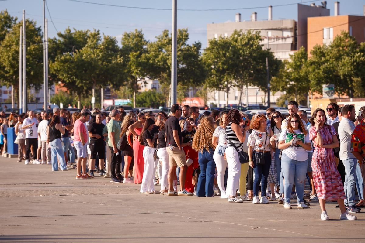El concierto de Manuel Carrasco congrega a miles de fans en El Arenal