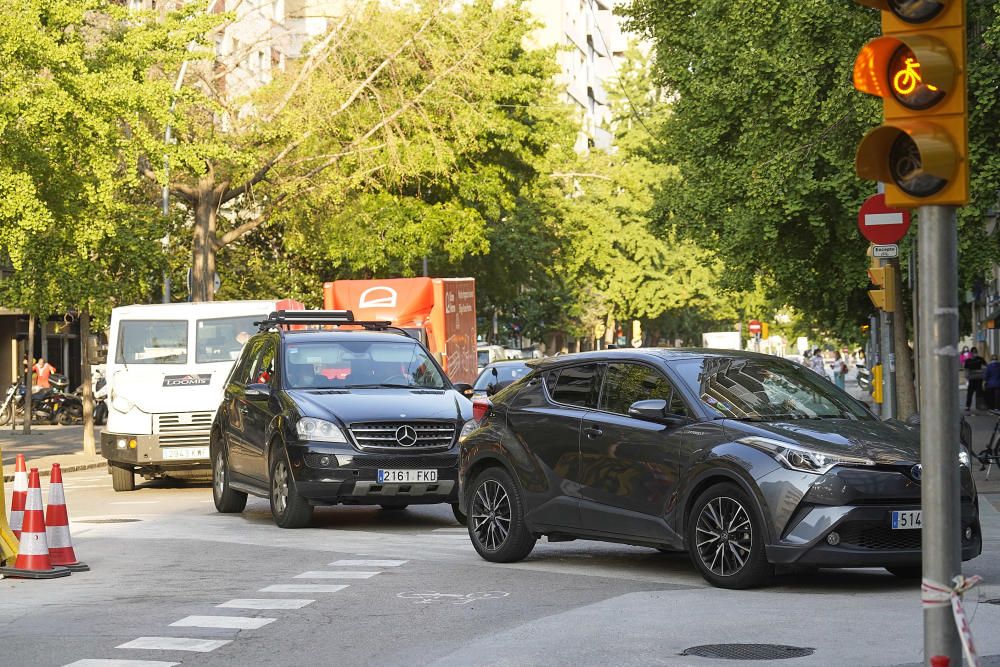 Cues al carrer de la Creu de Girona