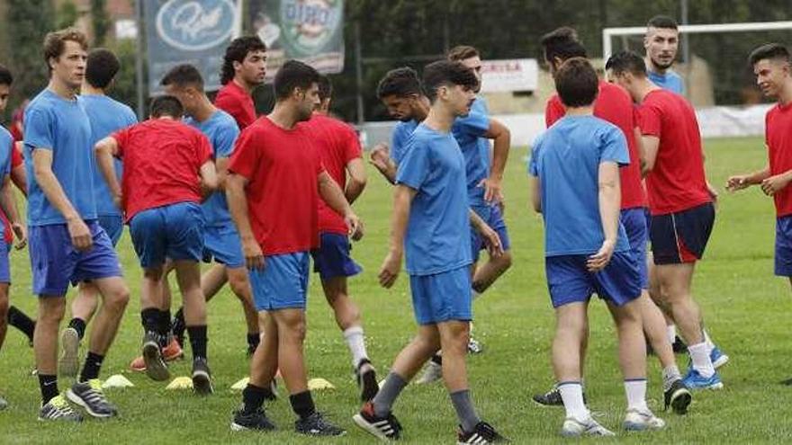 Un renovado Ceares, con diez caras nuevas, inicia la pretemporada en La Cruz